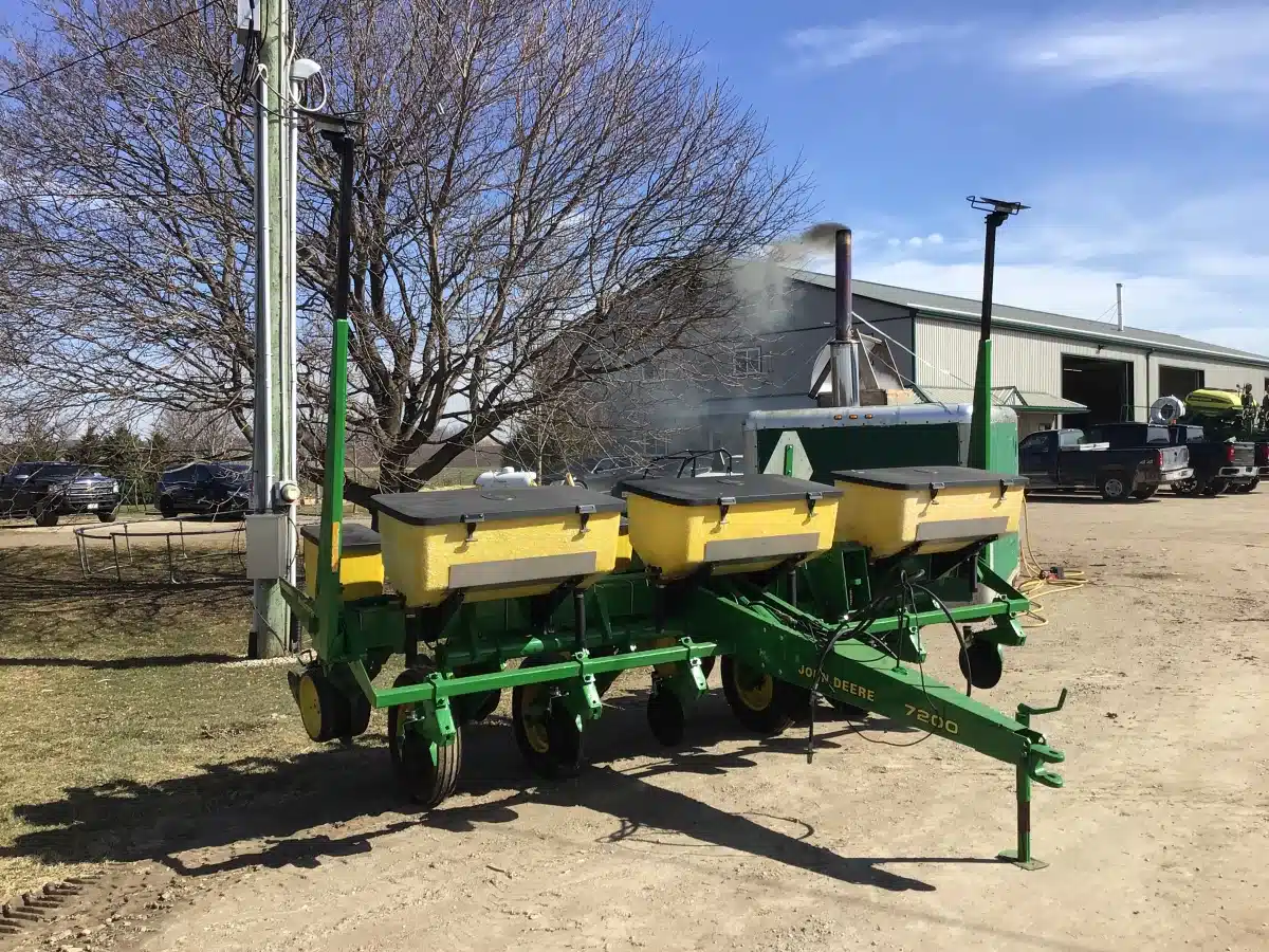 Gallery image 2 for Used John Deere 7200 Planter