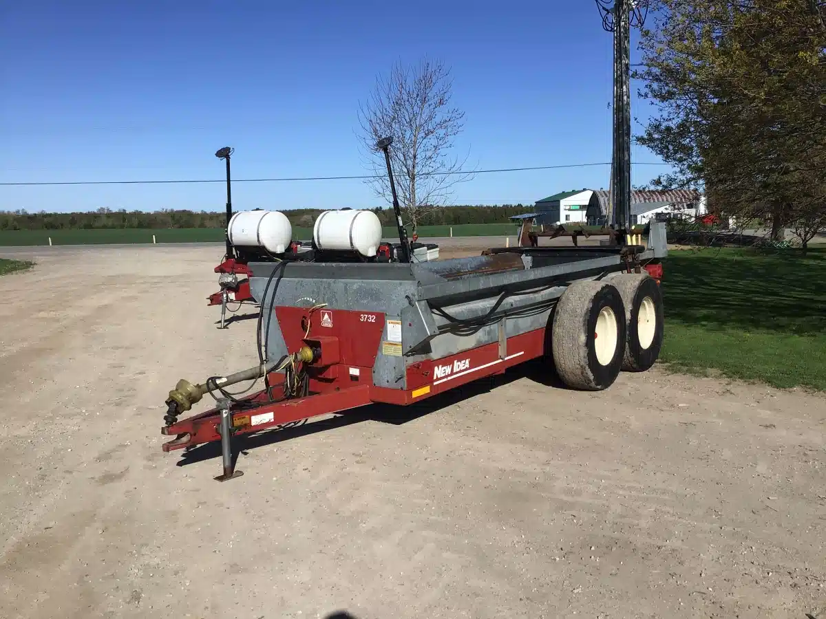 Gallery image 1 for Used New Idea 3732 Manure Spreader