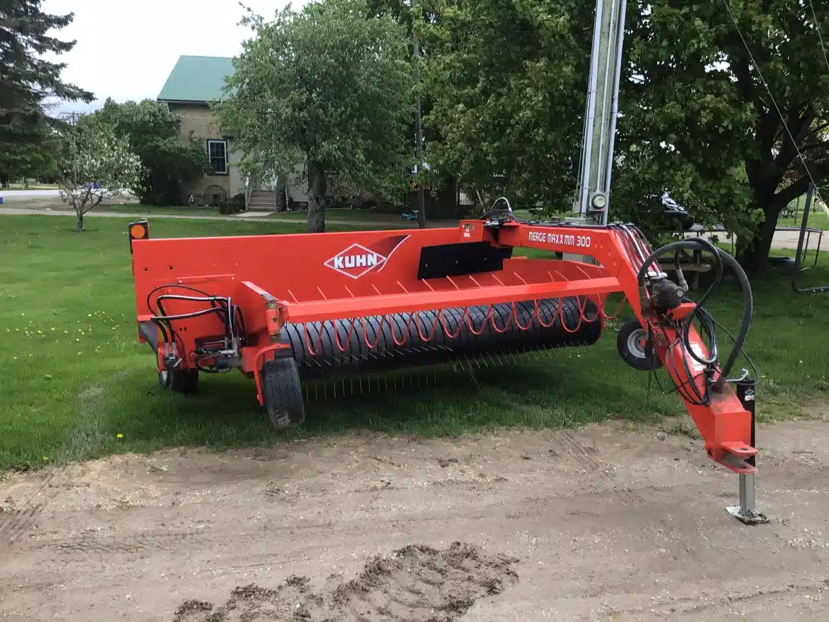 Gallery image 2 for Used Kuhn MM 300 Windrow Merger