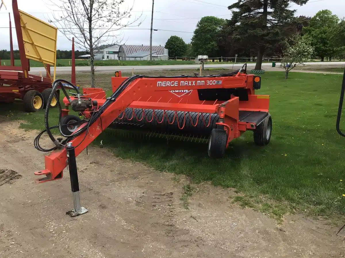 Gallery image 1 for Used Kuhn MM 300 Windrow Merger