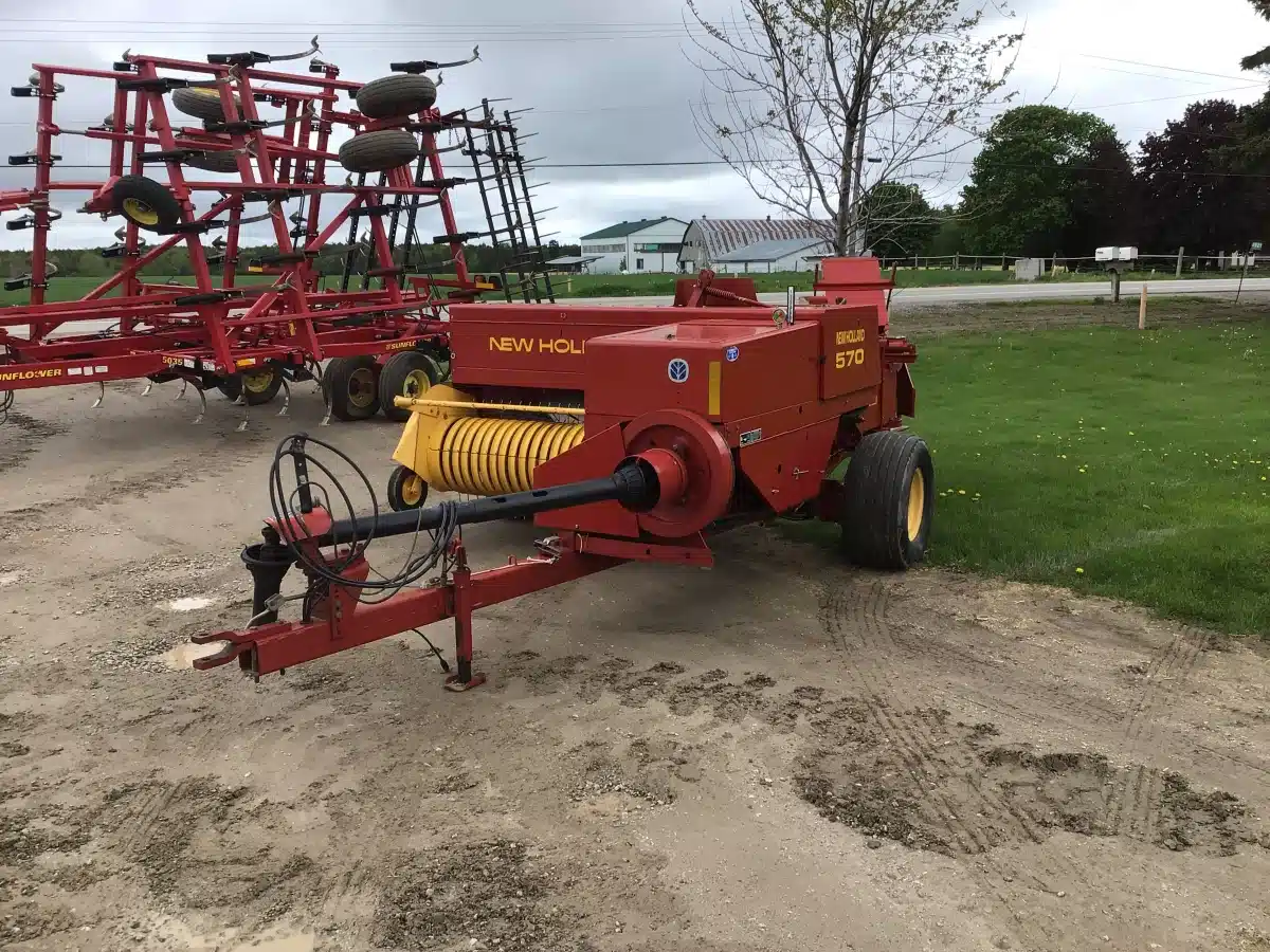 Gallery image 1 for Used New Holland 570 Square Baler - Small