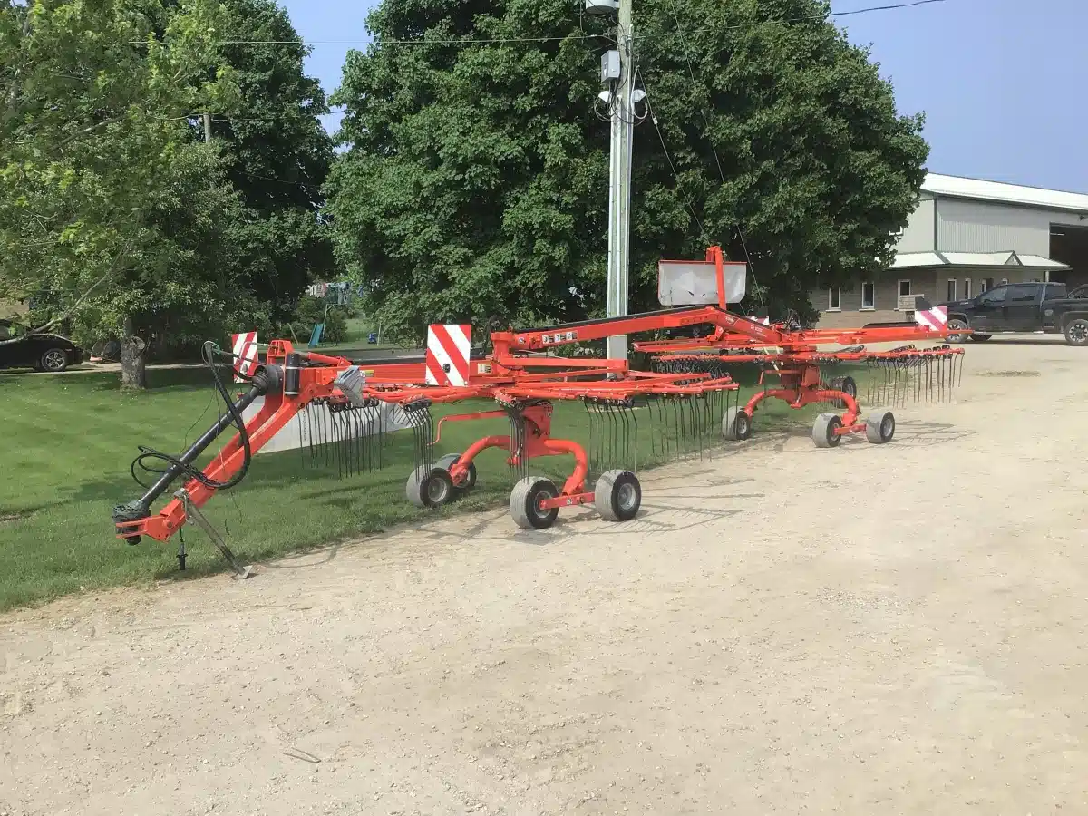 Gallery image 1 for Used Kuhn GA 9032 Rake