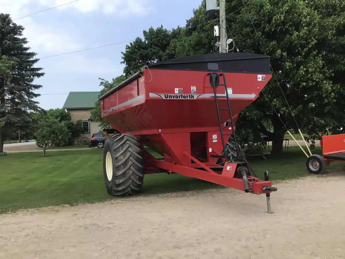 Gallery image 1 for Used Unverferth 7250 Grain Cart
