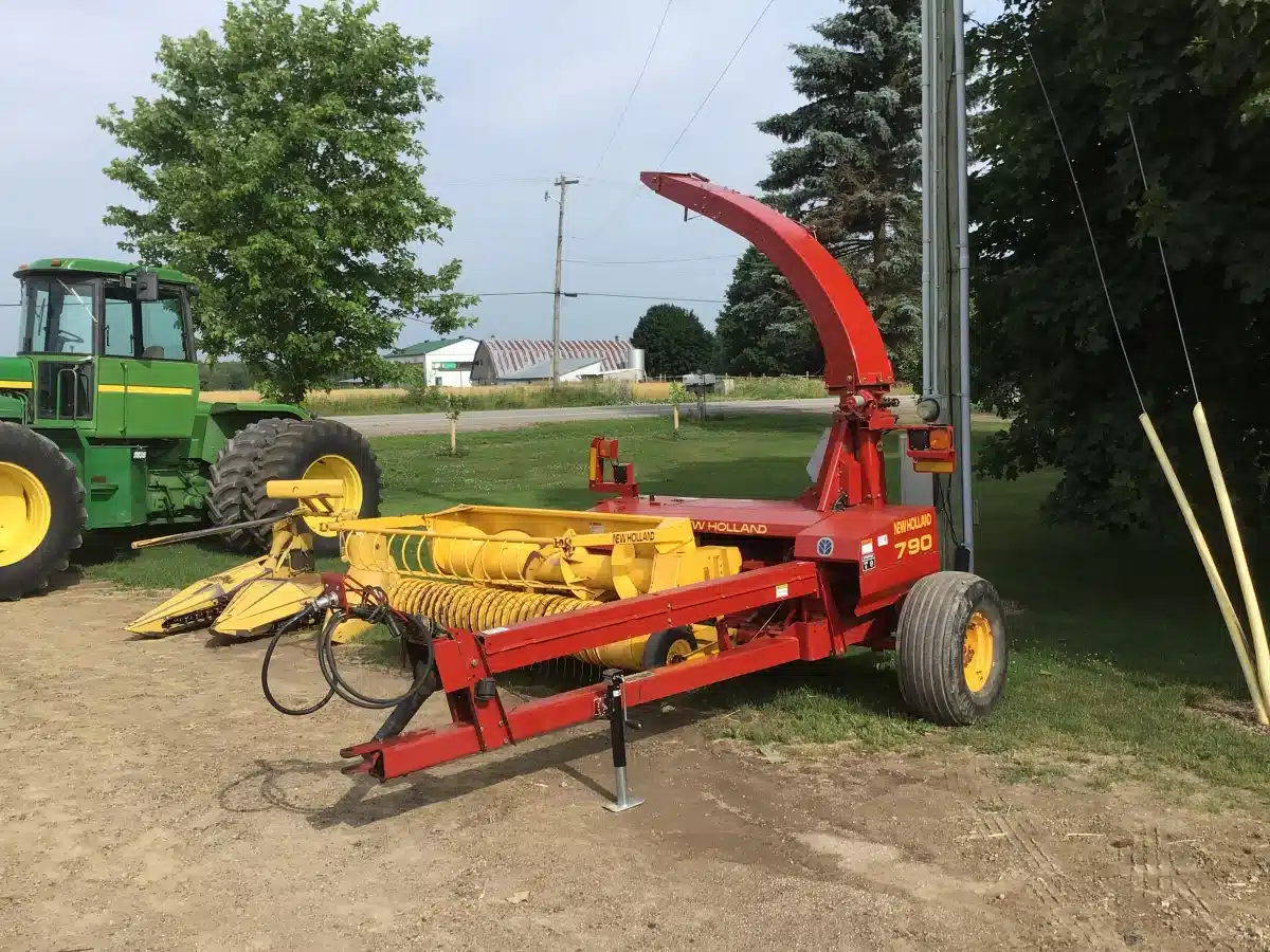 Gallery image 1 for Used New Holland 790 Forage Harvester