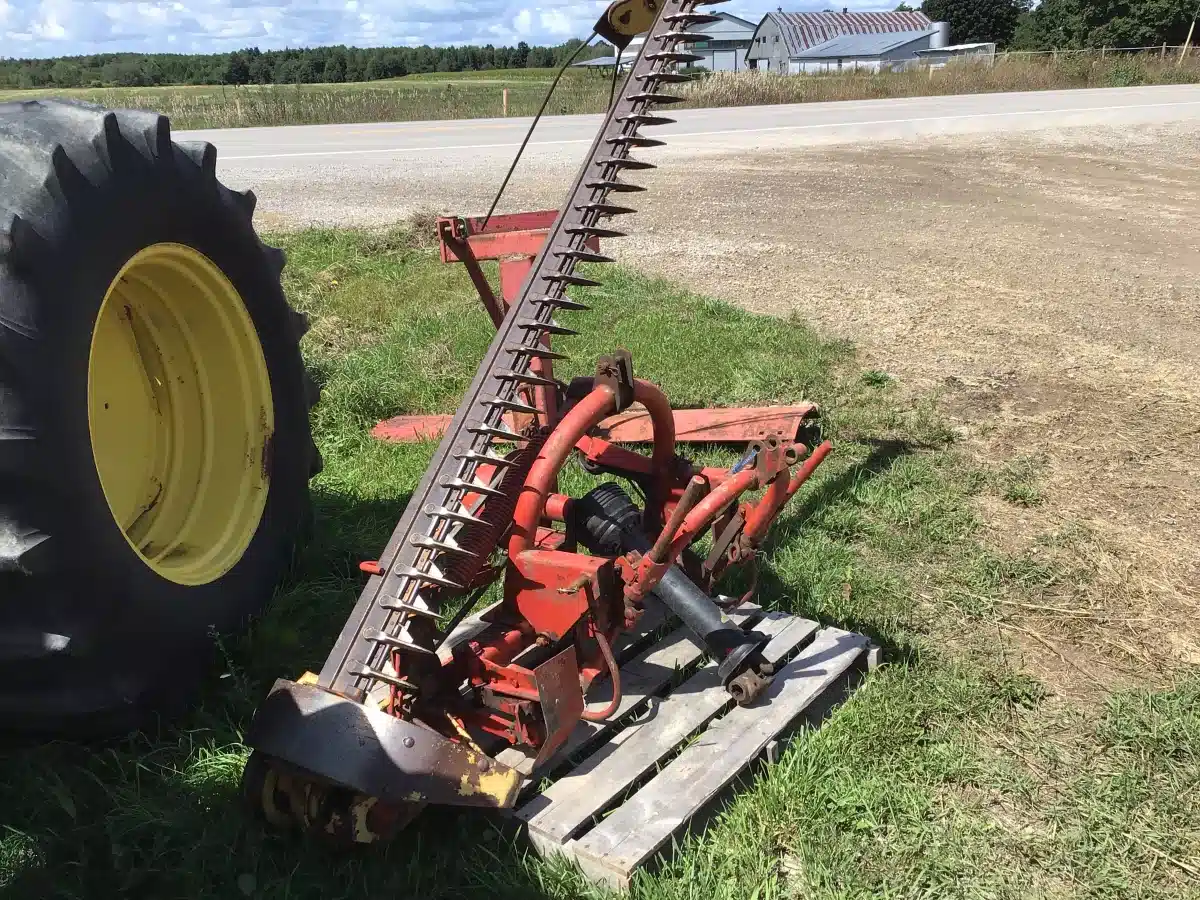 Gallery image 1 for Used New Holland 451 Mower - Sickle