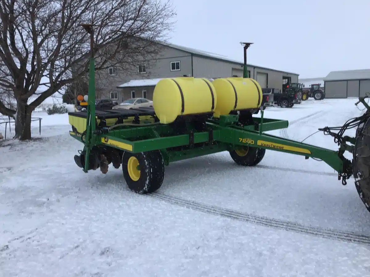Gallery image 1 for Used 1993 John Deere 7240 Planter