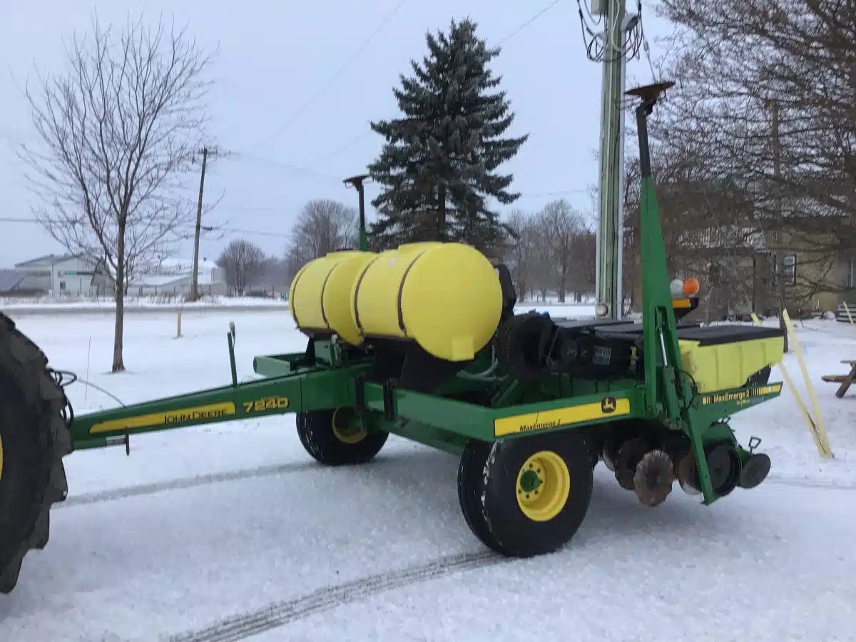 Gallery image 2 for Used 1993 John Deere 7240 Planter