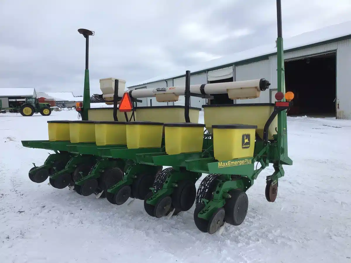 Gallery image 2 for John Deere 1750 Planter