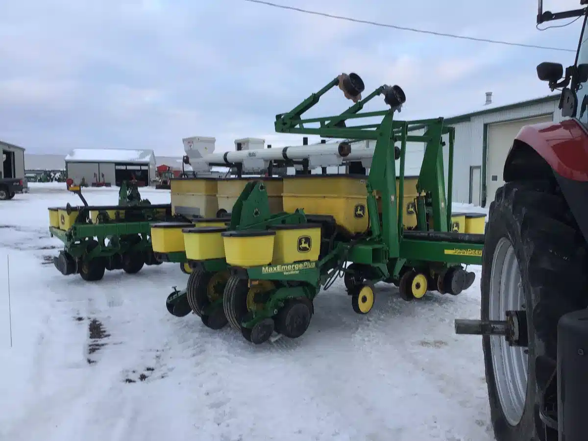 Gallery image 2 for Used John Deere 1770 Planter