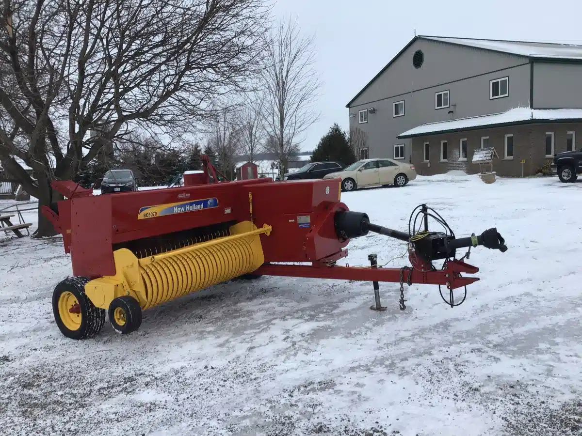 Gallery image 2 for 2013 New Holland BC5070 Square Baler - Small