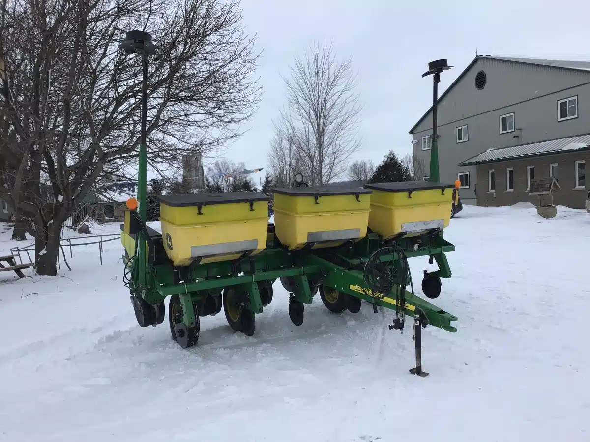 Gallery image 1 for John Deere 1750 Planter