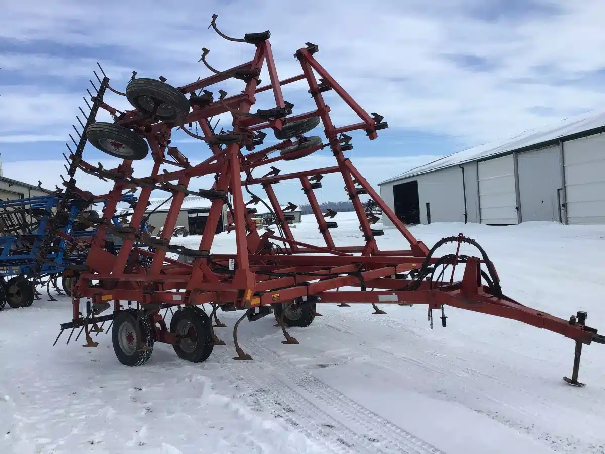 Gallery image 2 for Case IH 4800 Cultivator