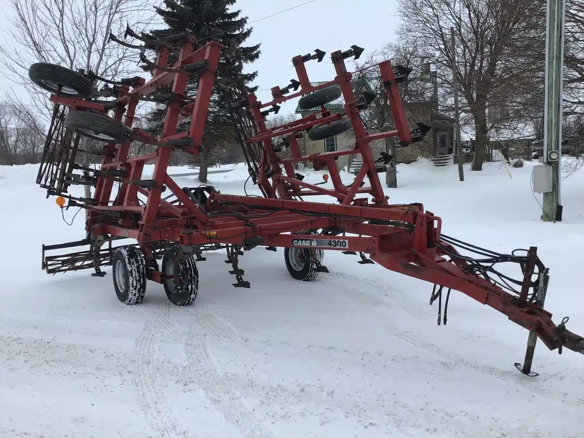 Case IH 4300 Cultivator