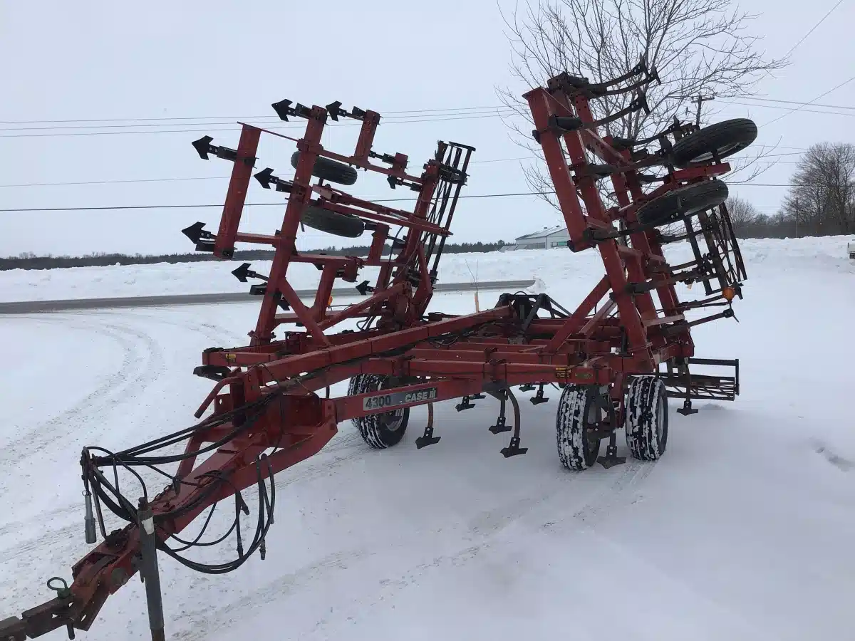 Gallery image 2 for Case IH 4300 Cultivator