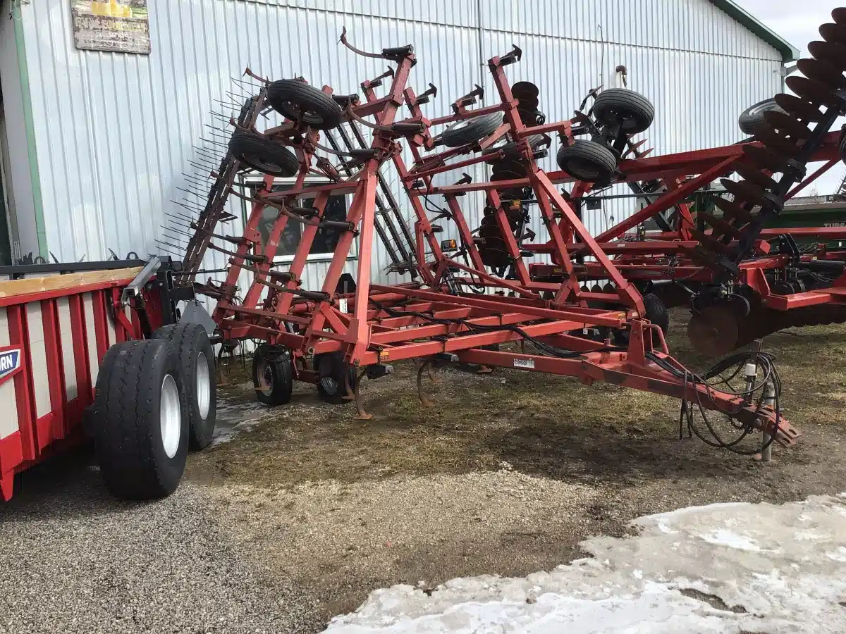 Gallery image 2 for Case IH 4800 Cultivator