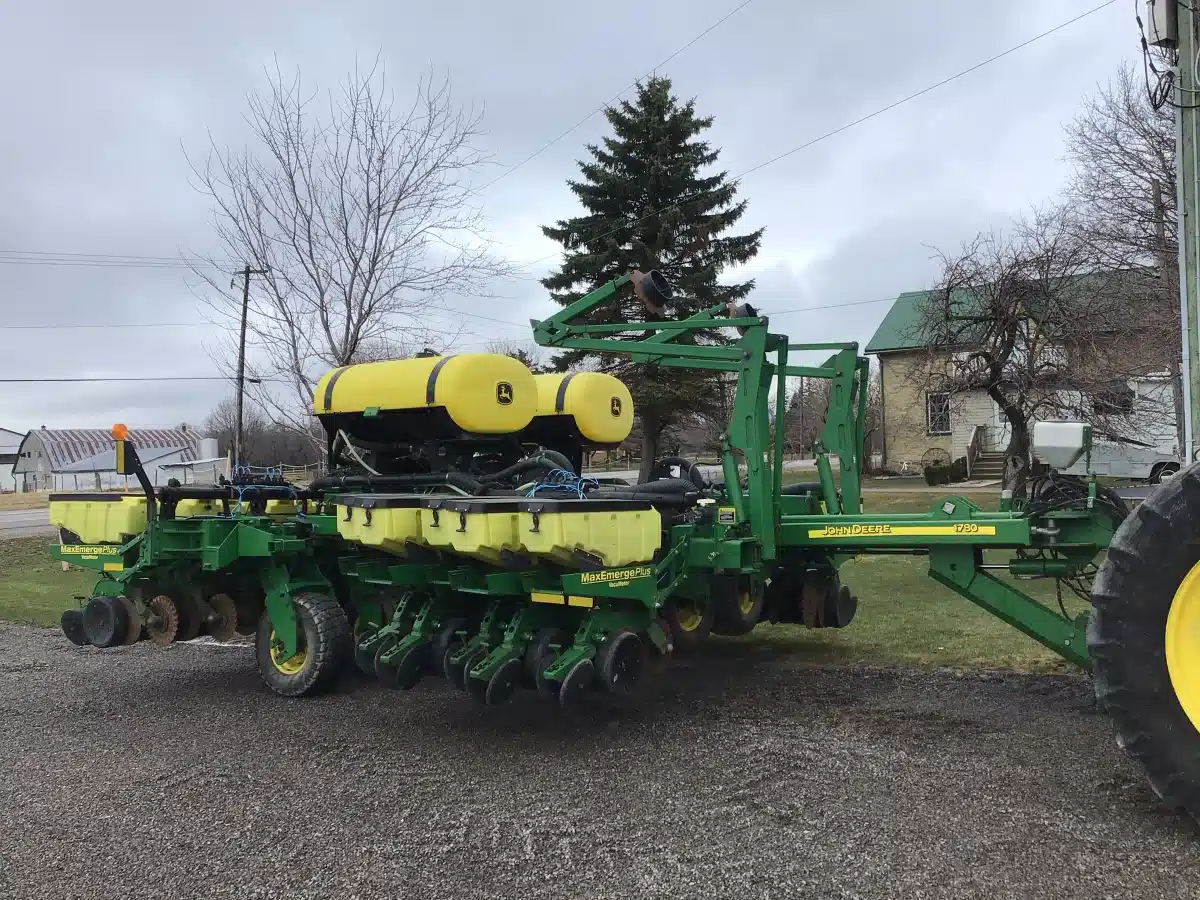 Gallery image 1 for 2002 John Deere 1780 Planter