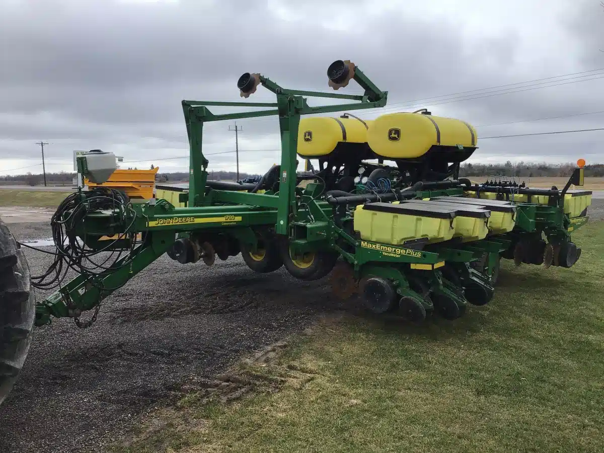 Gallery image 2 for 2002 John Deere 1780 Planter