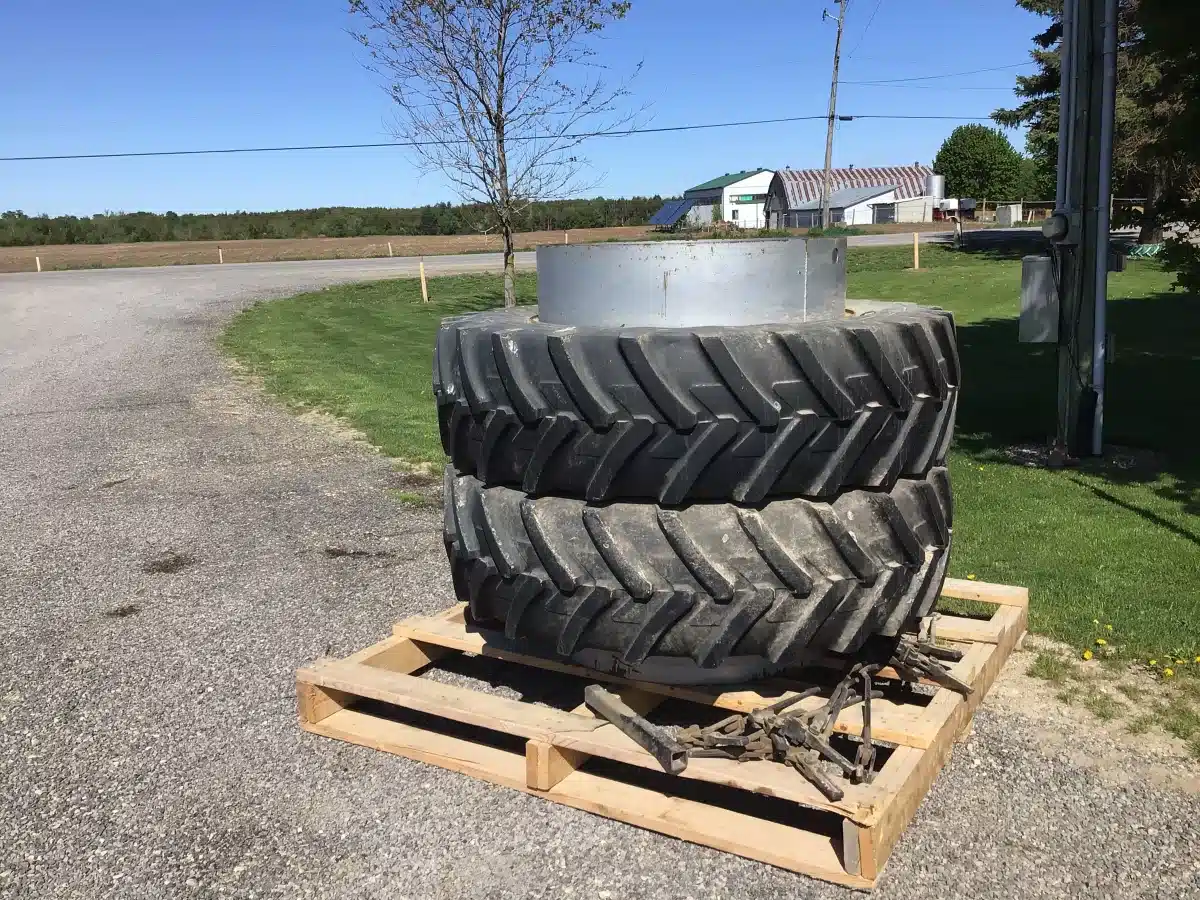 Photo de la Galerie 1 pour Michelin 480/80R42 Roues double