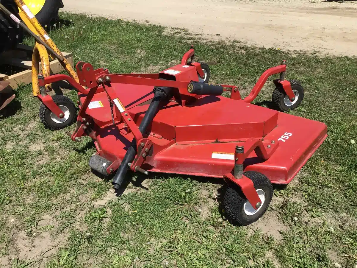 Gallery image 1 for Buhler Farm King Y755 Mower - Finishing