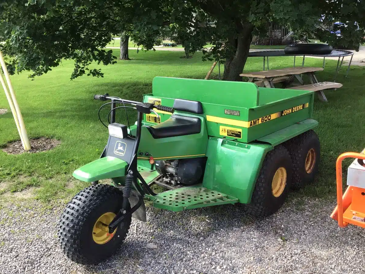 Photo de la Galerie 2 pour John Deere GATOR AM626 Véhicule utilitaire