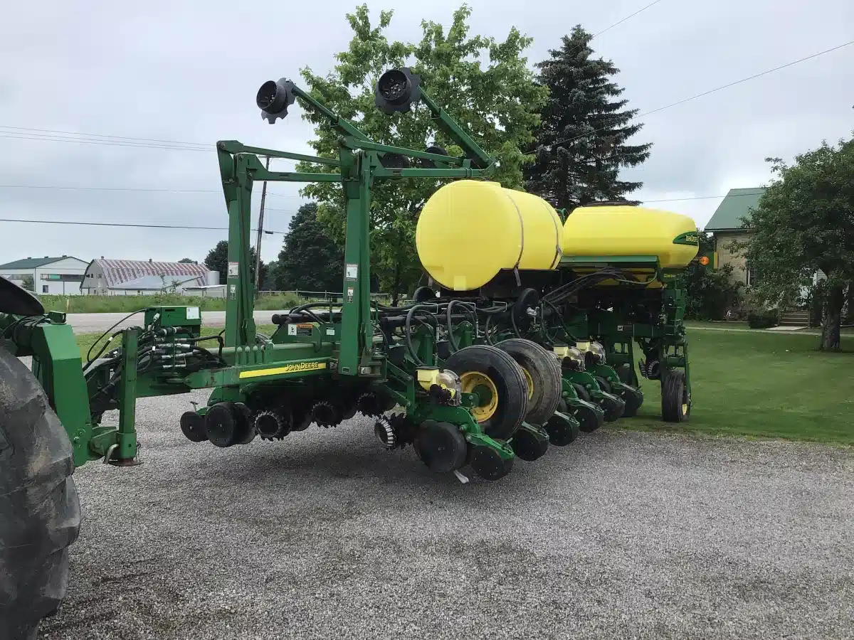 Gallery image 1 for John Deere 1770NT CCS Planter