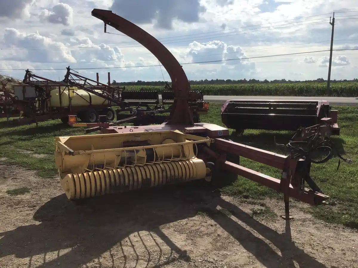 Photo de la Galerie 2 pour New Holland 790 Fourragère