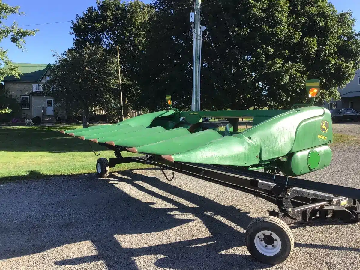 Photo de la Galerie 2 pour John Deere 606C Nez - Maïs