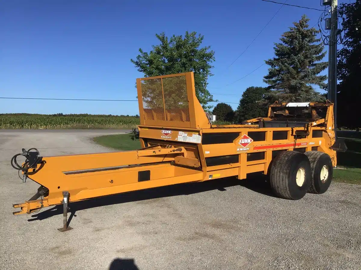 Gallery image 1 for Kuhn Knight 2044 Manure Spreader