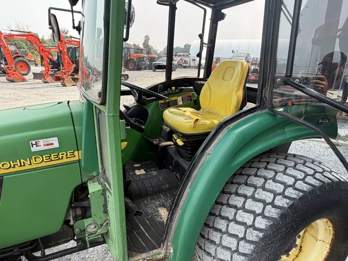 Photo de la Galerie 2 pour 2002 John Deere 4710 Tracteur