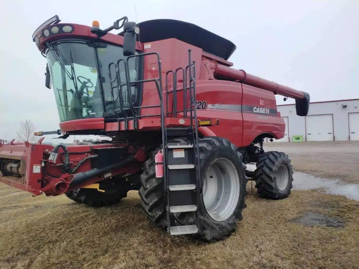 Gallery image 2 for Used 2010 Case IH 7120 Combine