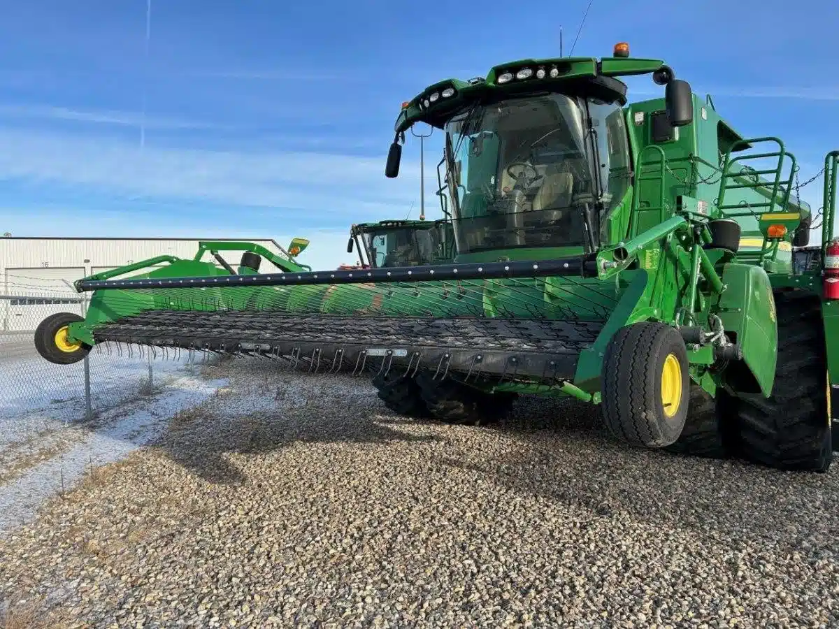 Gallery image 2 for Used 2018 John Deere 615P Header - Pickup