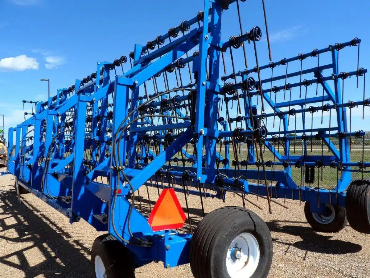 Gallery image 1 for Used 2017 Brandt CONTOUR COMMANDER 8200 Row Crop Tillage