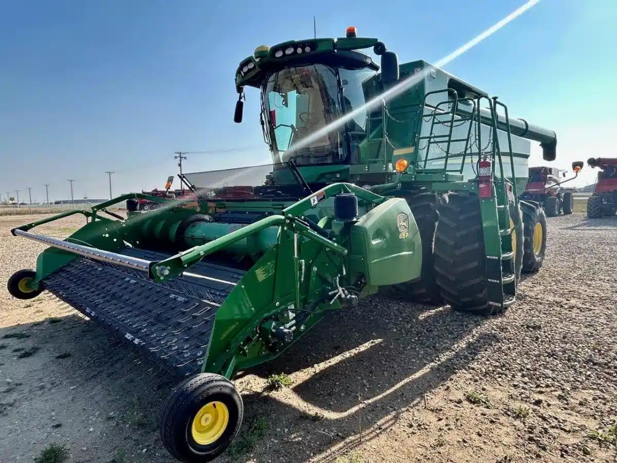 Gallery image 1 for Used 2018 John Deere S780 Combine