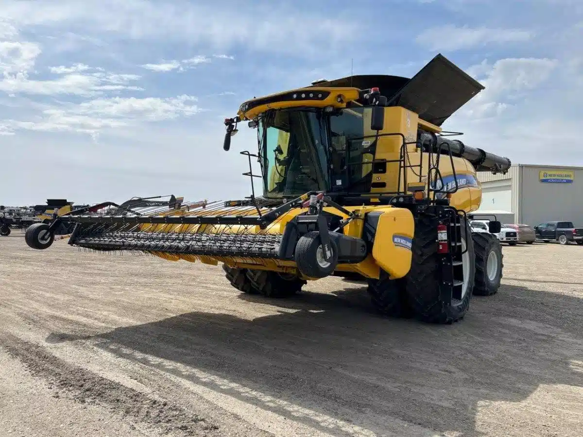 Gallery image 1 for Used 2021 New Holland CR9.90 Combine
