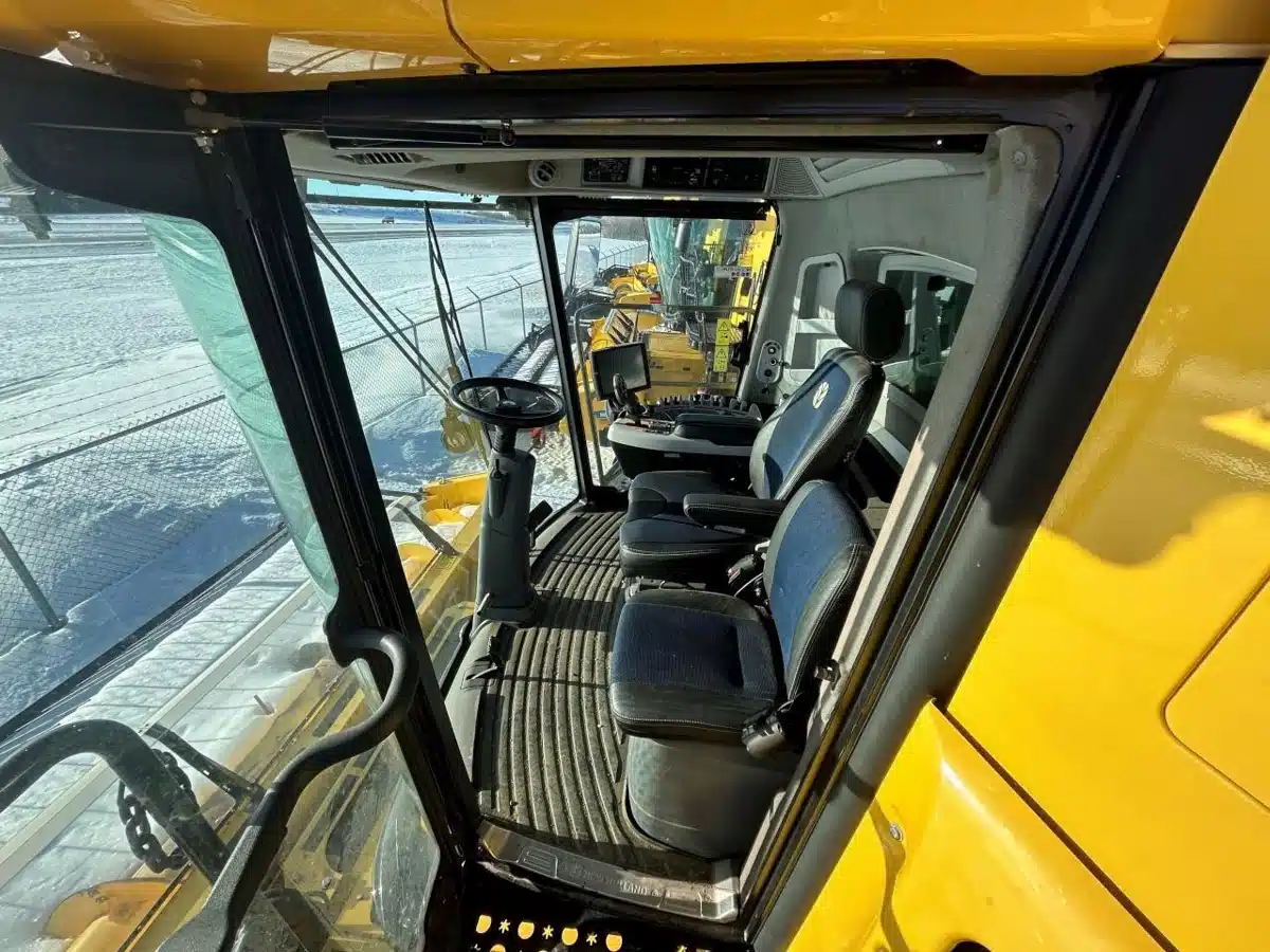 Gallery image 2 for 2018 New Holland CR9.90 Combine