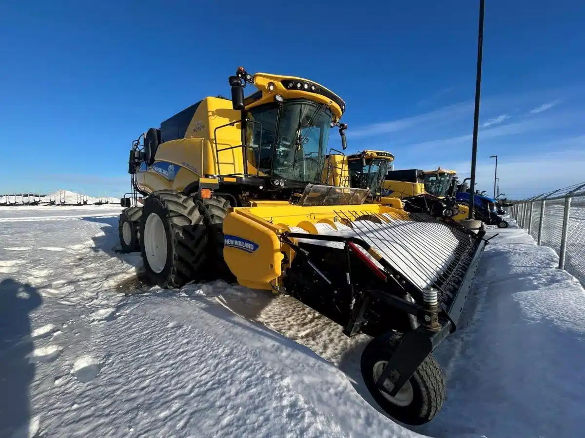 Gallery image 1 for 2018 New Holland CR9.90 Combine