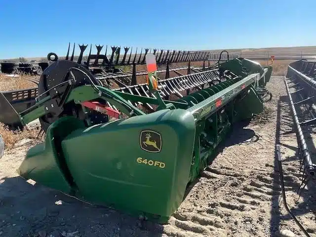 Gallery image 2 for Used 2018 John Deere 640FD Header - Draper