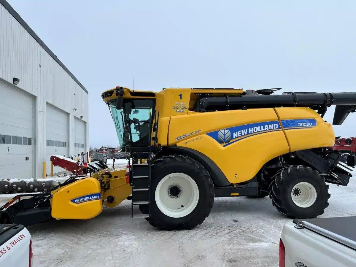 Gallery image 1 for Used 2023 New Holland CR10.90 Combine
