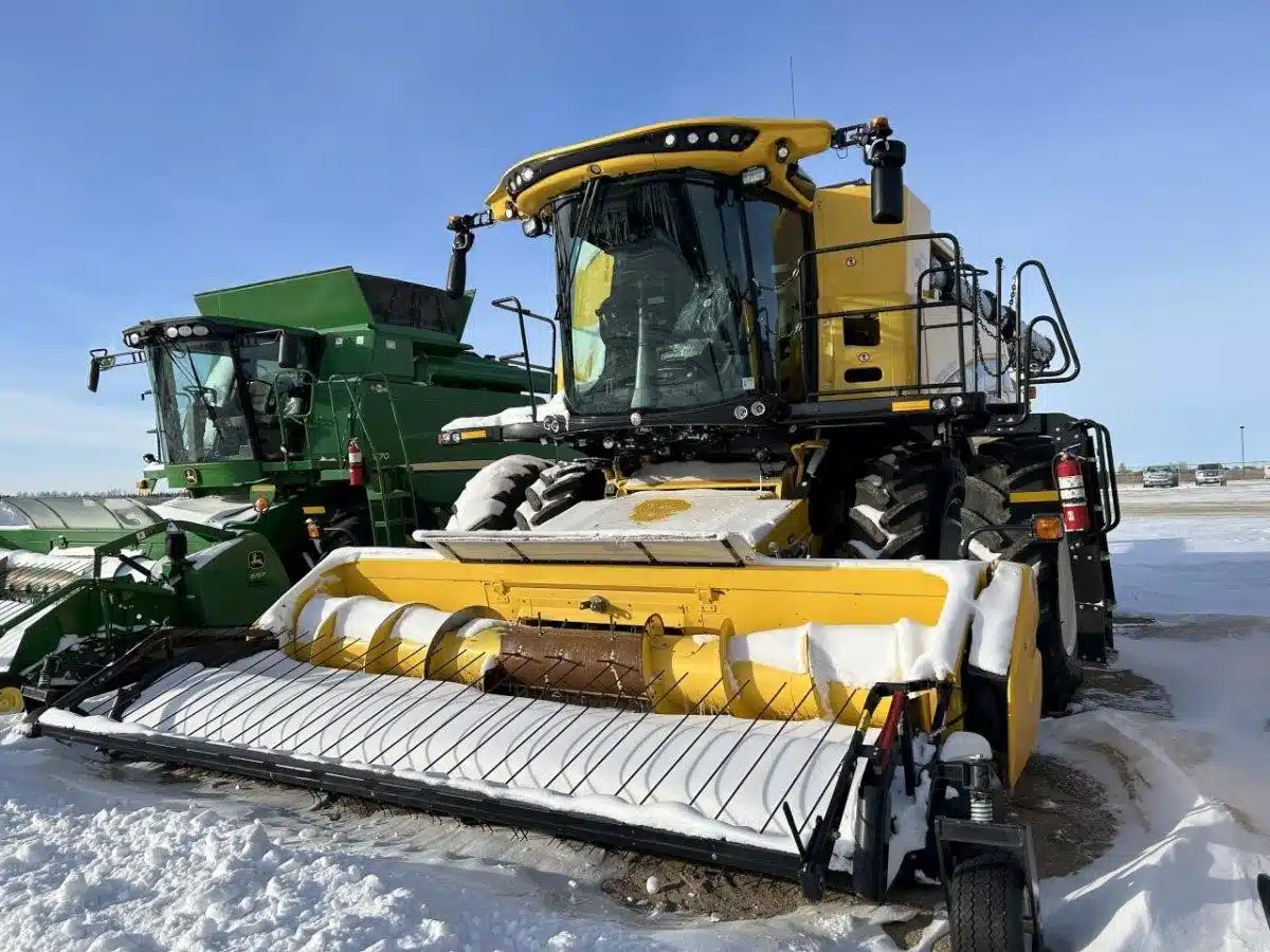 Gallery image 1 for Used 2023 New Holland CR9.90 Combine