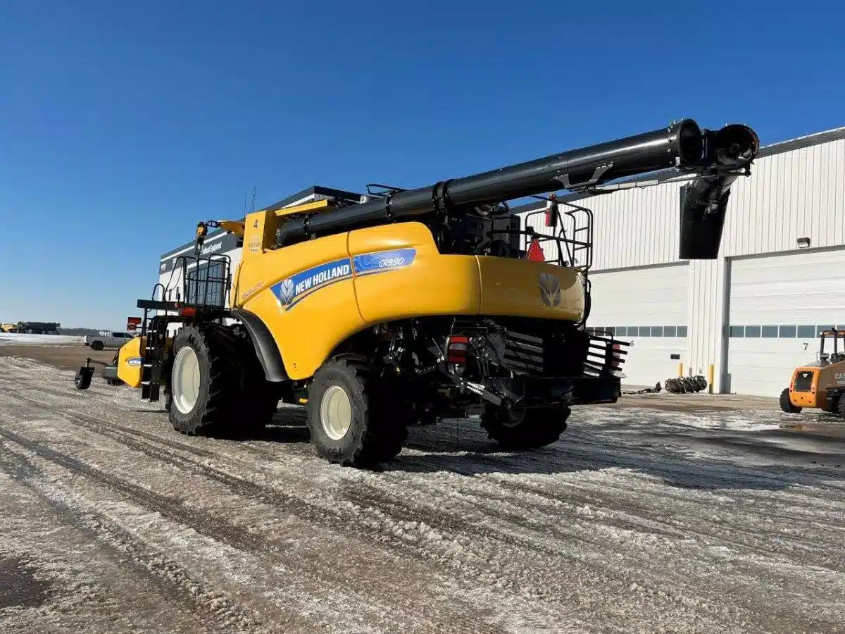 Gallery image 2 for Used 2023 New Holland CR9.90 Combine