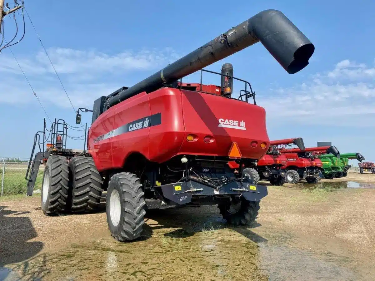 Gallery image 2 for Used 2006 Case IH 8010 Combine
