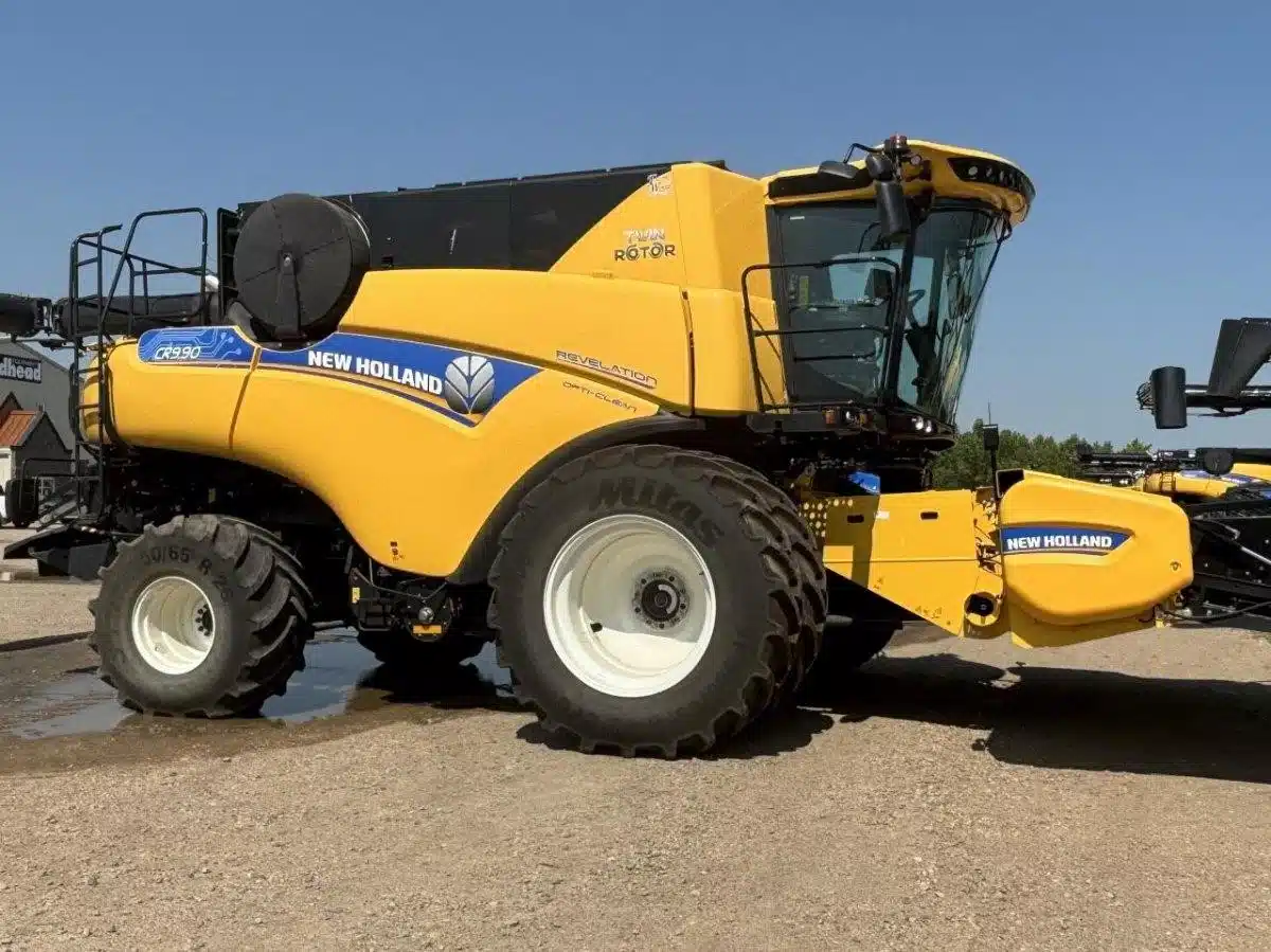 Gallery image 1 for Used 2023 New Holland CR9.90 Combine