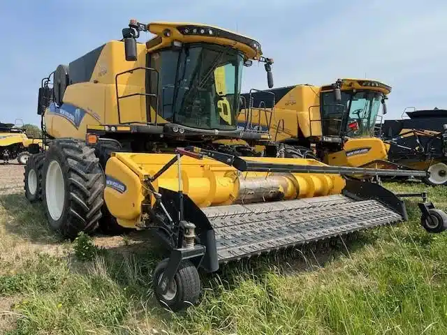 Gallery image 1 for Used 2019 New Holland CR9.90 Combine