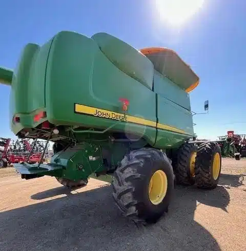 Gallery image 2 for Used 2008 John Deere 9870 STS Combine