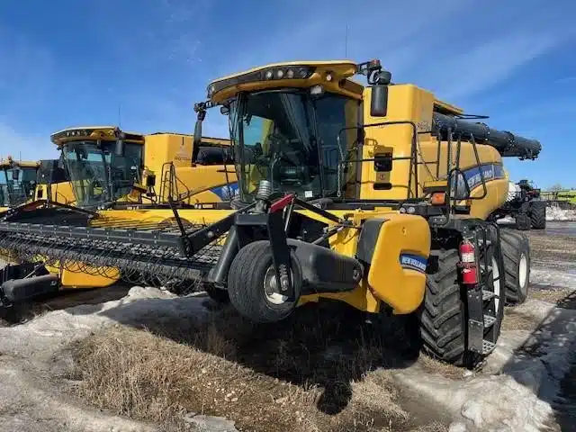 Gallery image 1 for Used 2022 New Holland CR9.90 Combine