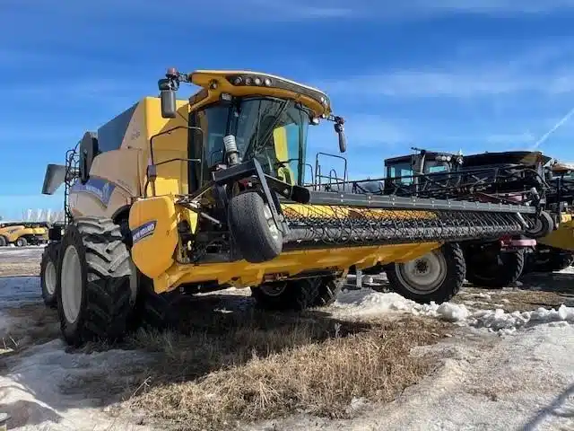 Gallery image 2 for Used 2022 New Holland CR9.90 Combine