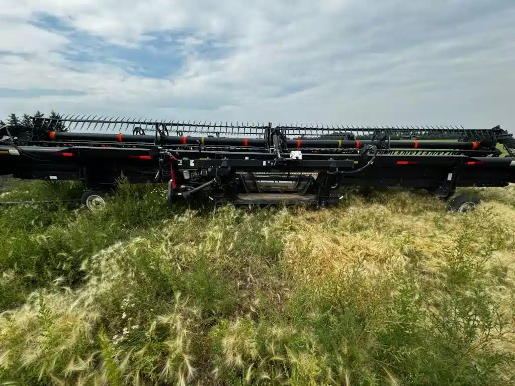 Gallery image 2 for Used 2008 MacDon D60 Header - Flex