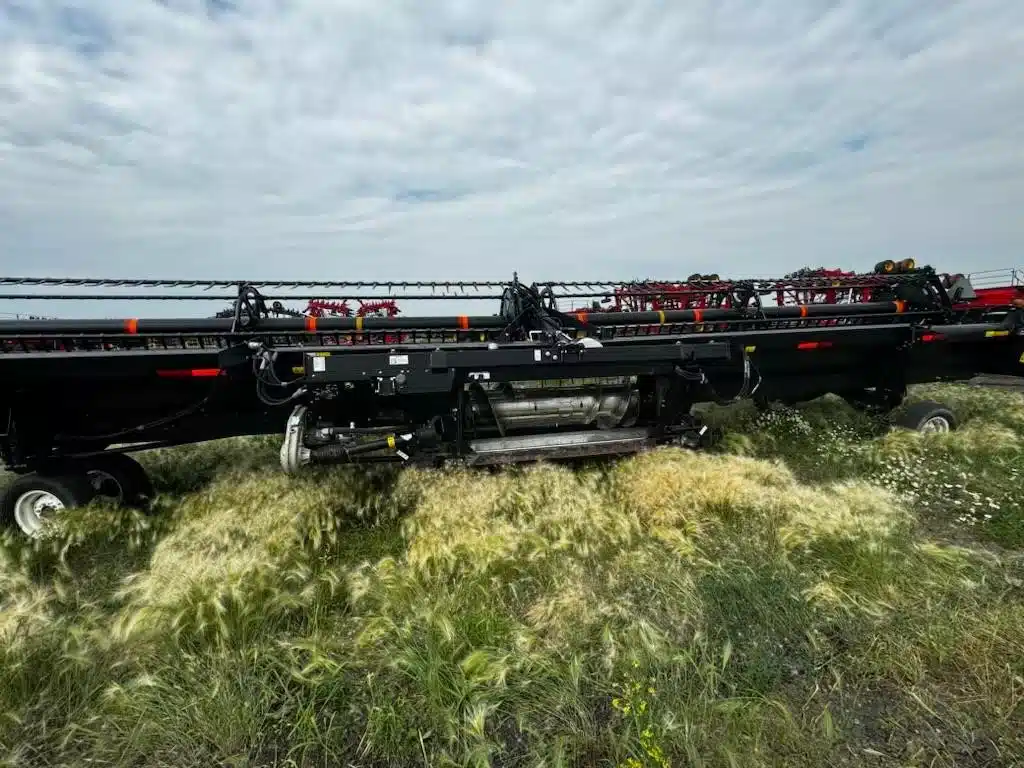 Gallery image 1 for Used 2013 MacDon D65 Header - Draper
