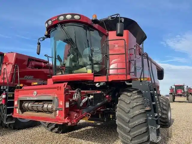 Gallery image 2 for Used 2011 Case IH 8120 Combine