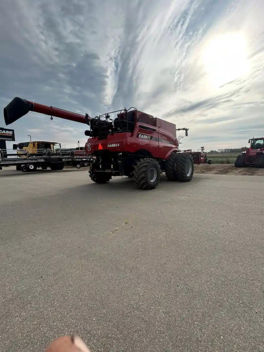 Gallery image 1 for Used 2018 Case IH 9240 Combine